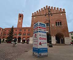 Totem da esterni per campagne pubblicitarie Treviso