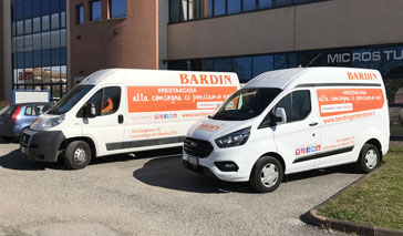 Advertising decoration on vans for home delivery