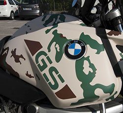 moto bmw gs wrapping mimetico serbatoio