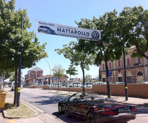 striscione pubblicitario mattarollo wolkswagen circovalazione esterna treviso