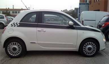 Advertising decoration on fiat 500