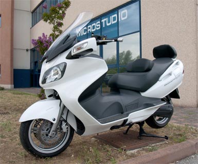 Suzuki Burgman white matte