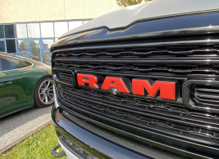 Dodge Ram Wrapping Calandra Rossa Grey