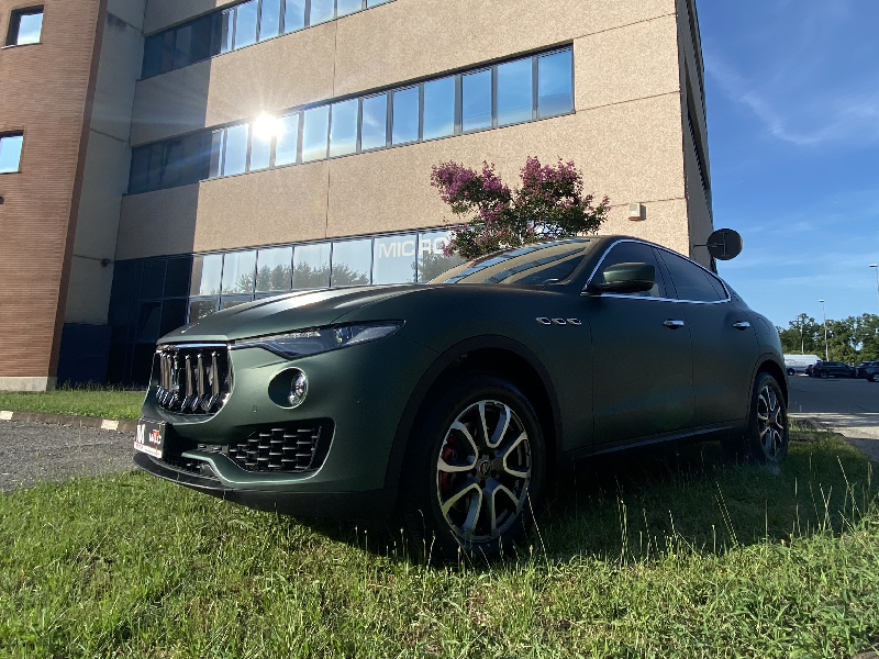 Car Wrapping Maserati Levante Film Adesivo 3m 2080 Verde Opaca