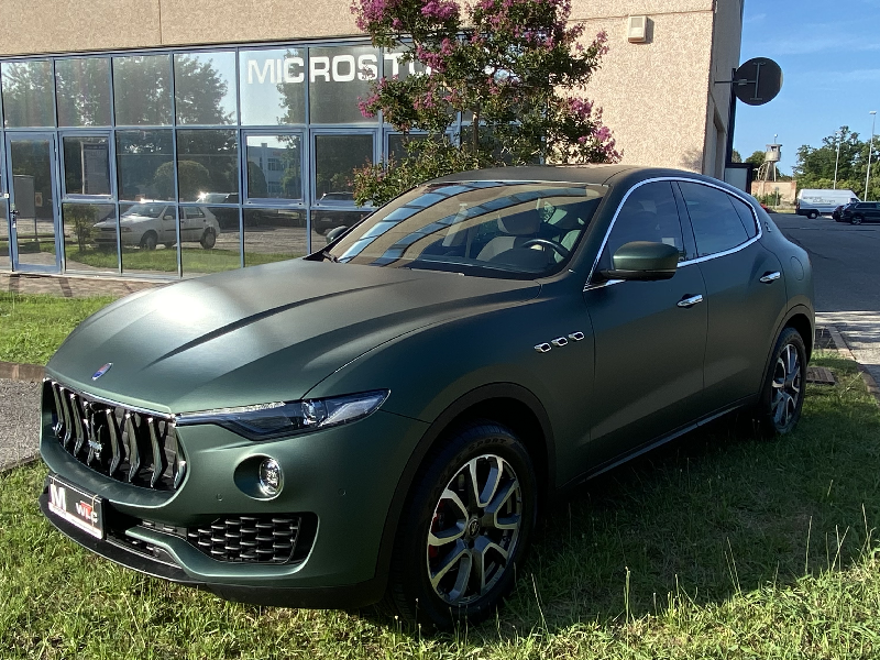 Car Wrapping Maserati Levante Pellicola 3m 2080 Verde Opaca
