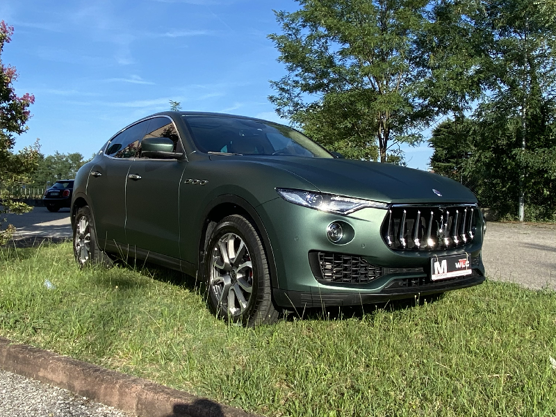 Car Wrapping Maserati Levante Pellicola 3m Verde Opaco