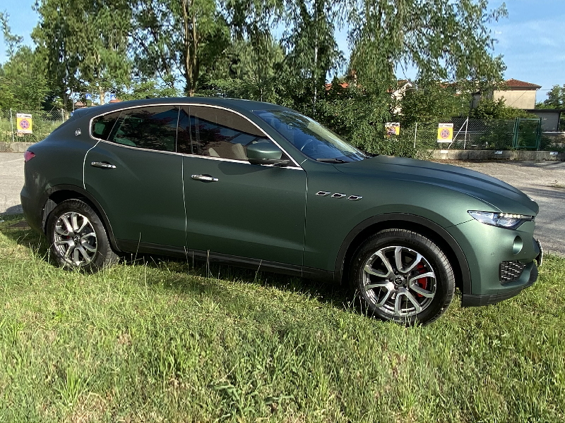 Wrapping Auto Maserati Levante Pellicola 3m 2080 Verde Opaco